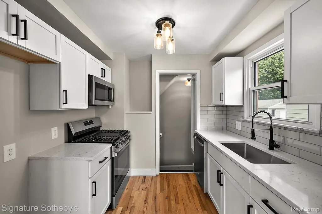 305 Devillen Avenue Royal Oak City MI 48073