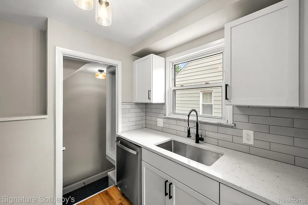 305 Devillen Avenue Royal Oak City MI 48073