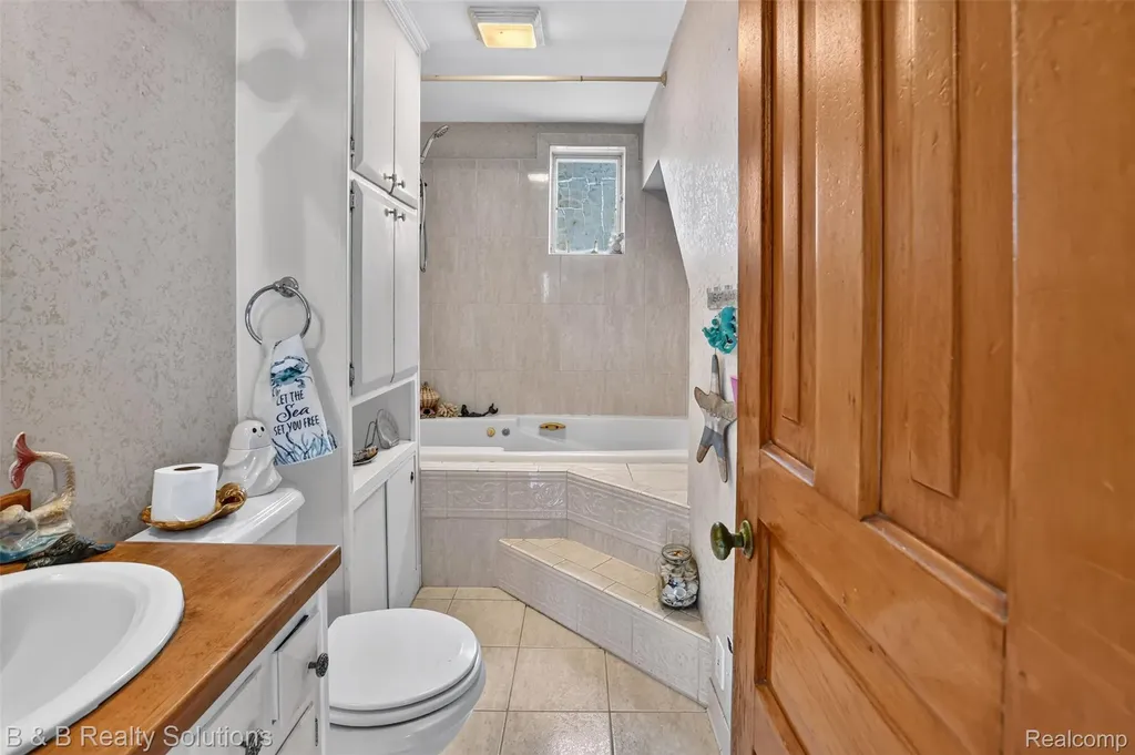 307 N Cherry Street Flushing City MI 48433