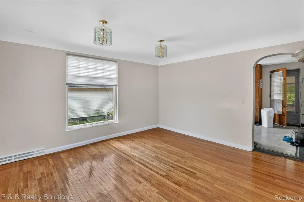 307 N Cherry Street Flushing City MI 48433