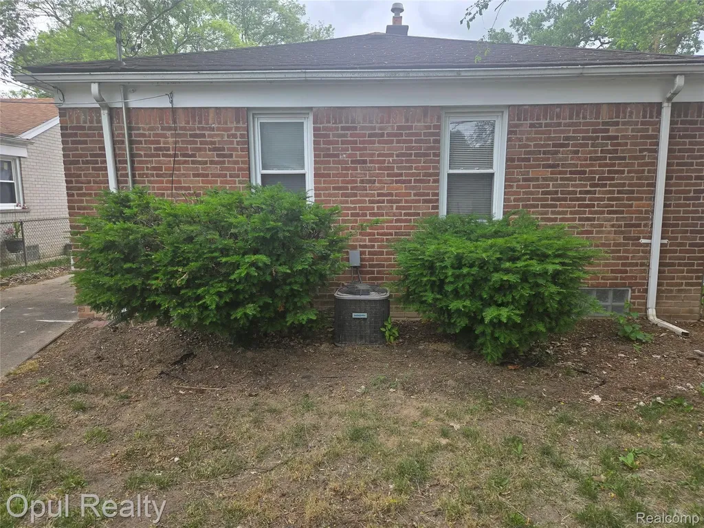 13520 Fenton Redford Charter Township MI 48239