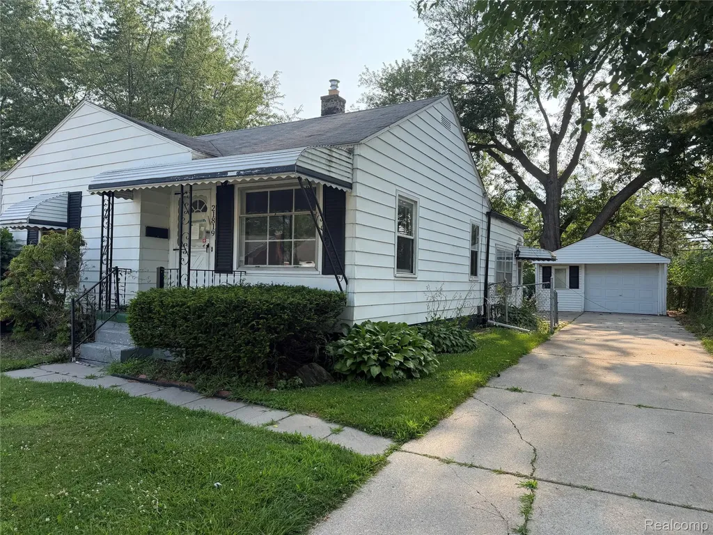 21819 Shakespeare Avenue Eastpointe City MI 48021