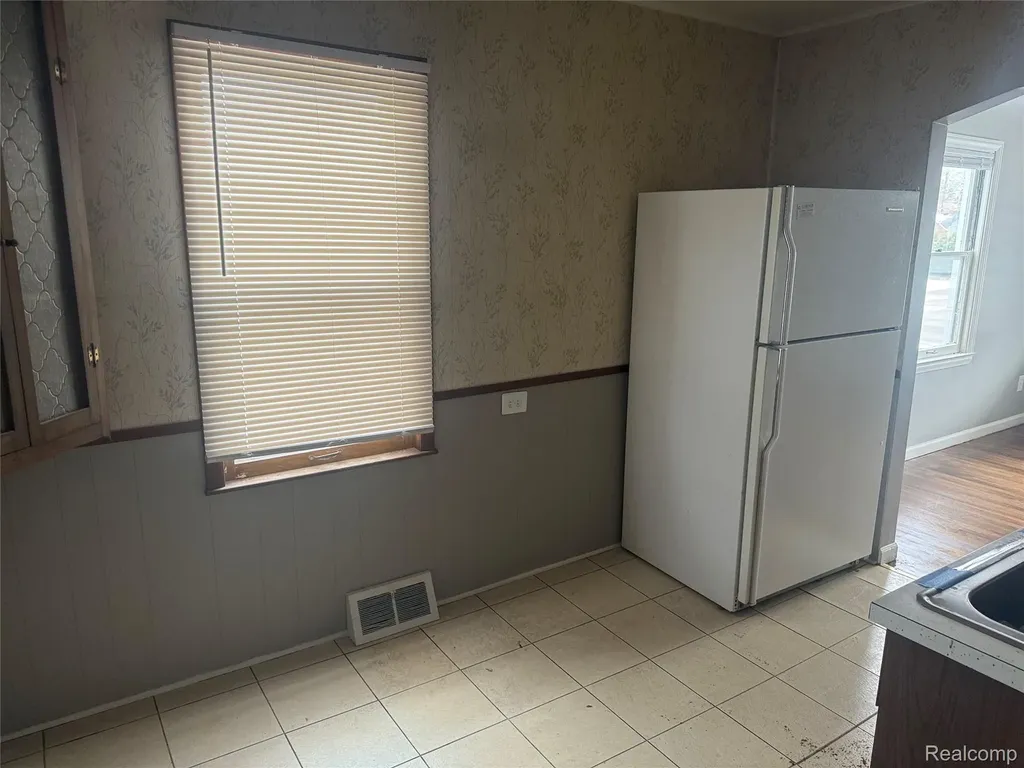 21819 Shakespeare Avenue Eastpointe City MI 48021