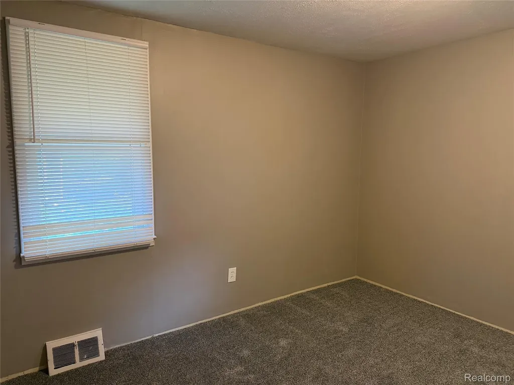 21819 Shakespeare Avenue Eastpointe City MI 48021