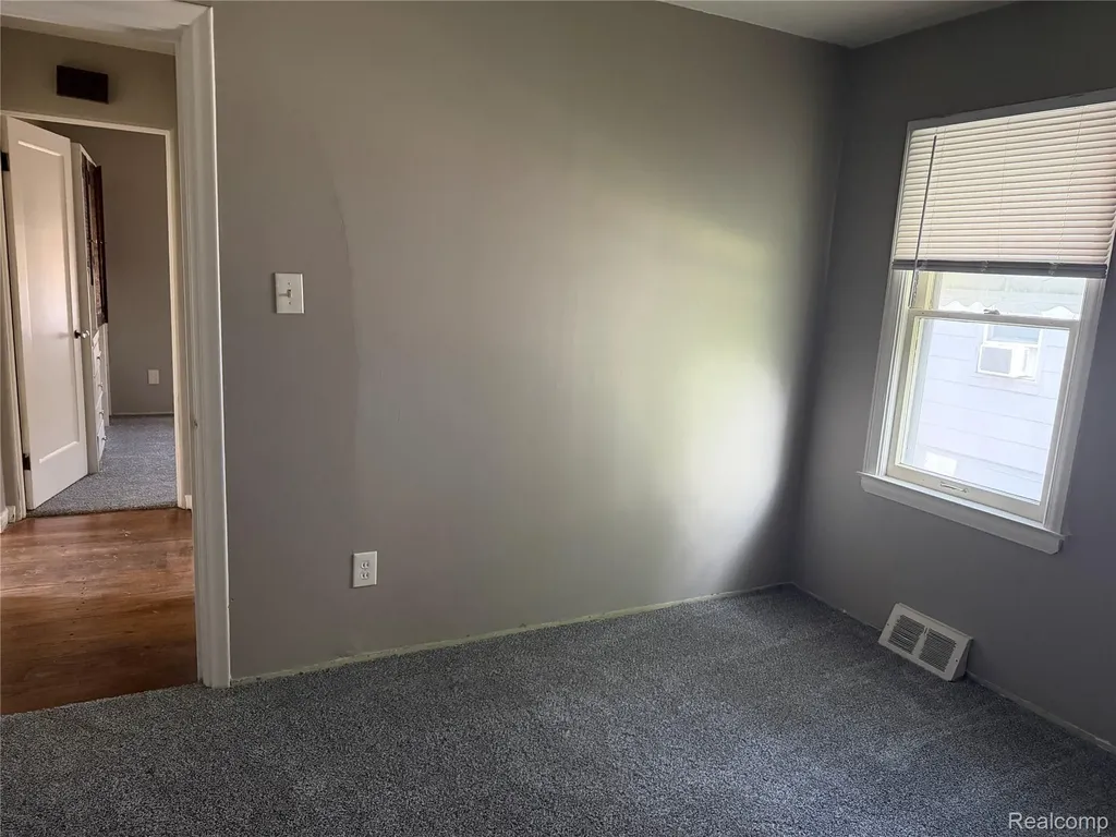 21819 Shakespeare Avenue Eastpointe City MI 48021