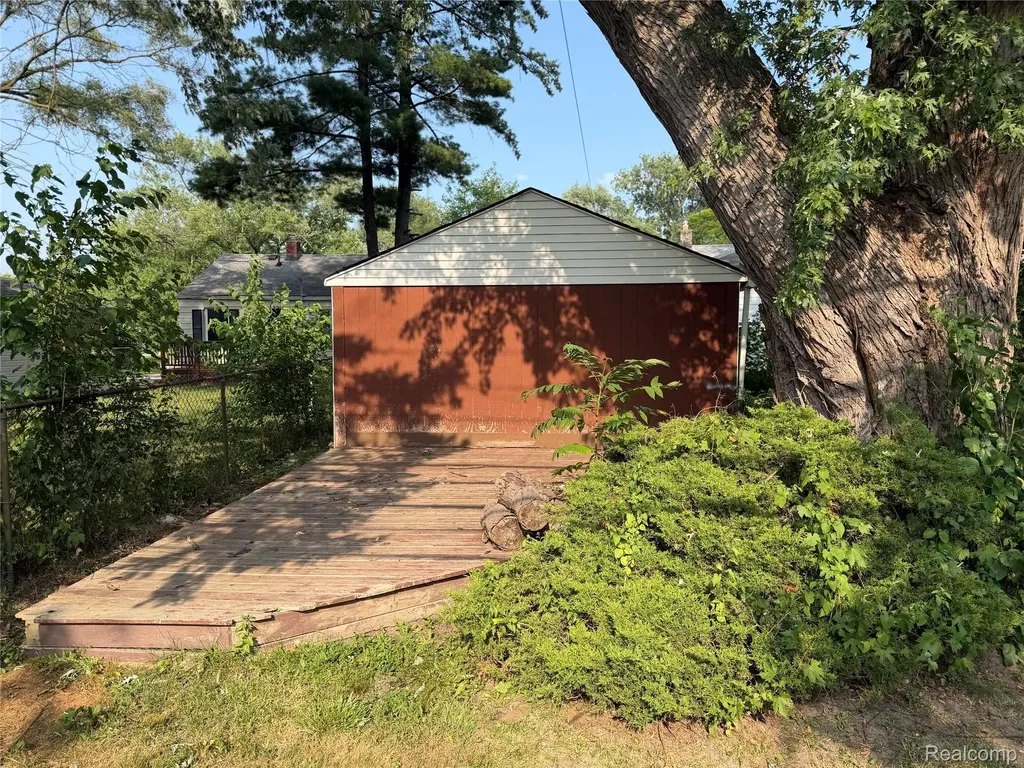 21819 Shakespeare Avenue Eastpointe City MI 48021