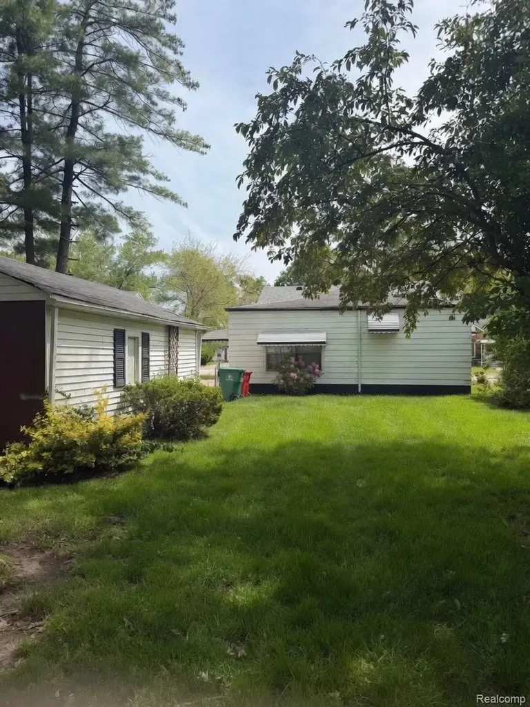 21819 Shakespeare Avenue Eastpointe City MI 48021