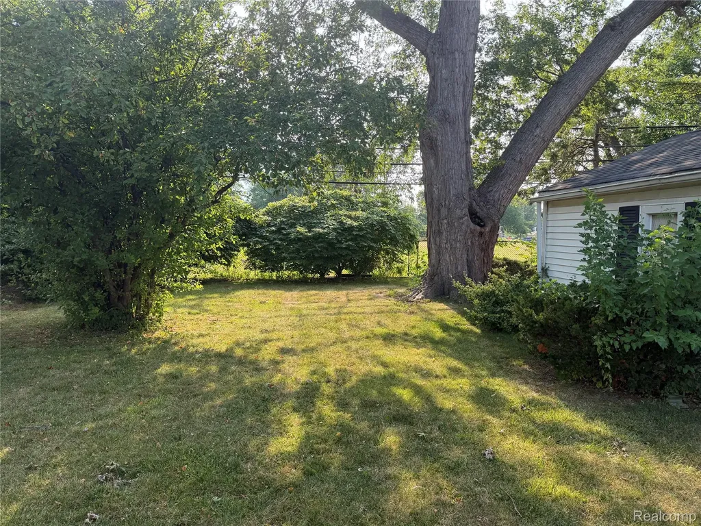 21819 Shakespeare Avenue Eastpointe City MI 48021