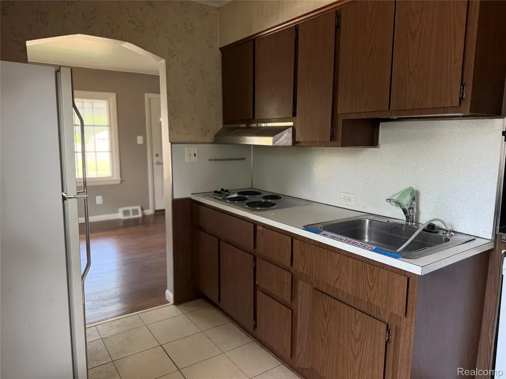 21819 Shakespeare Avenue Eastpointe City MI 48021
