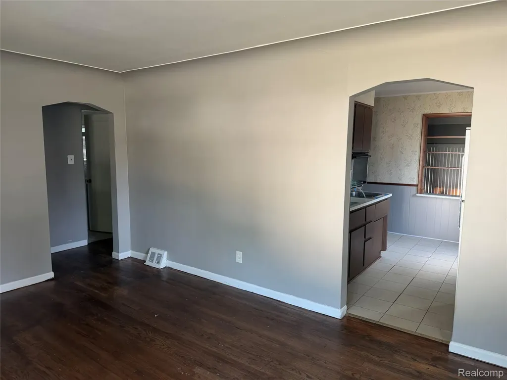 21819 Shakespeare Avenue Eastpointe City MI 48021