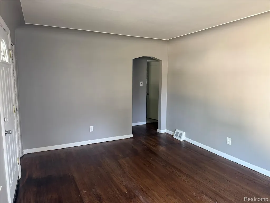 21819 Shakespeare Avenue Eastpointe City MI 48021