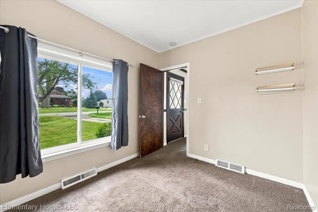 31709 Grove Fraser City MI 48026