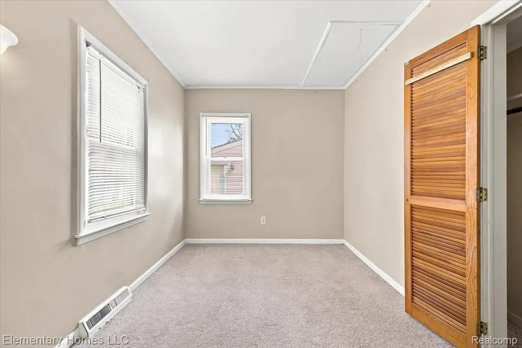31709 Grove Fraser City MI 48026