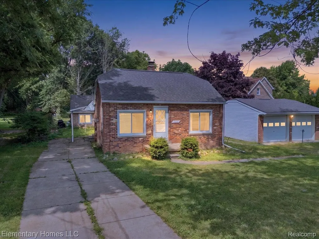 31709 Grove Fraser City MI 48026