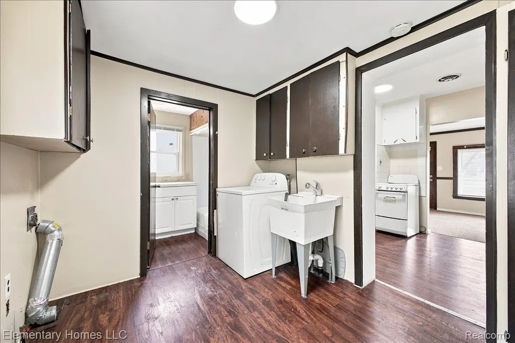 31709 Grove Fraser City MI 48026