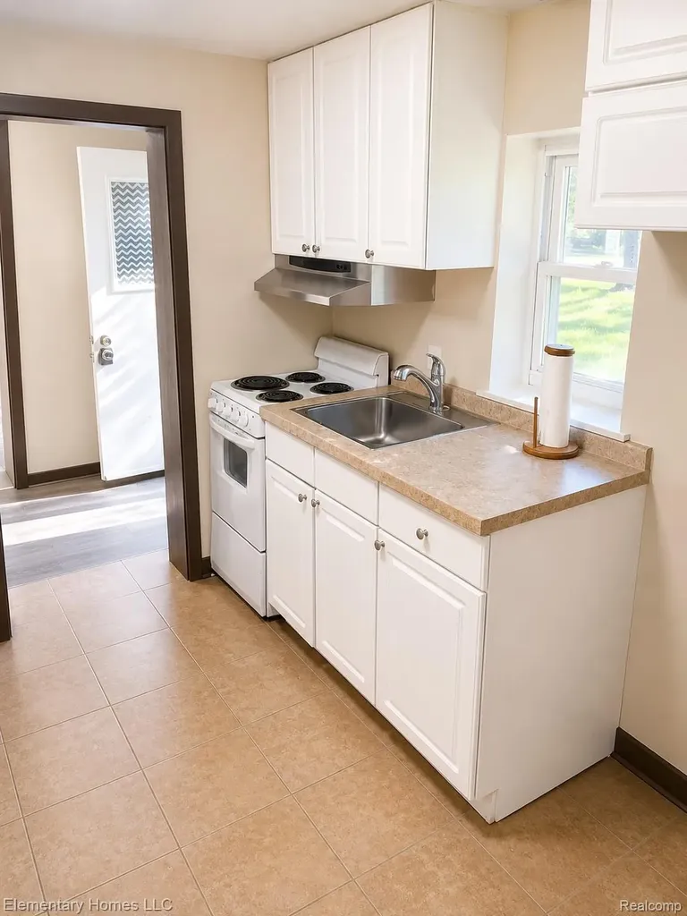 31709 Grove Fraser City MI 48026