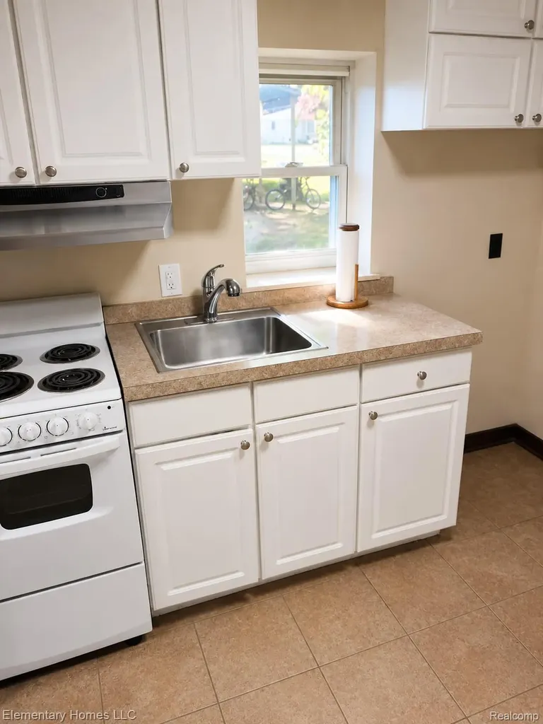 31709 Grove Fraser City MI 48026