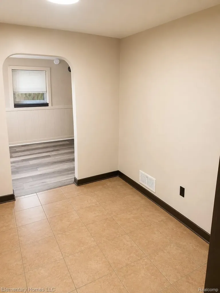 31709 Grove Fraser City MI 48026