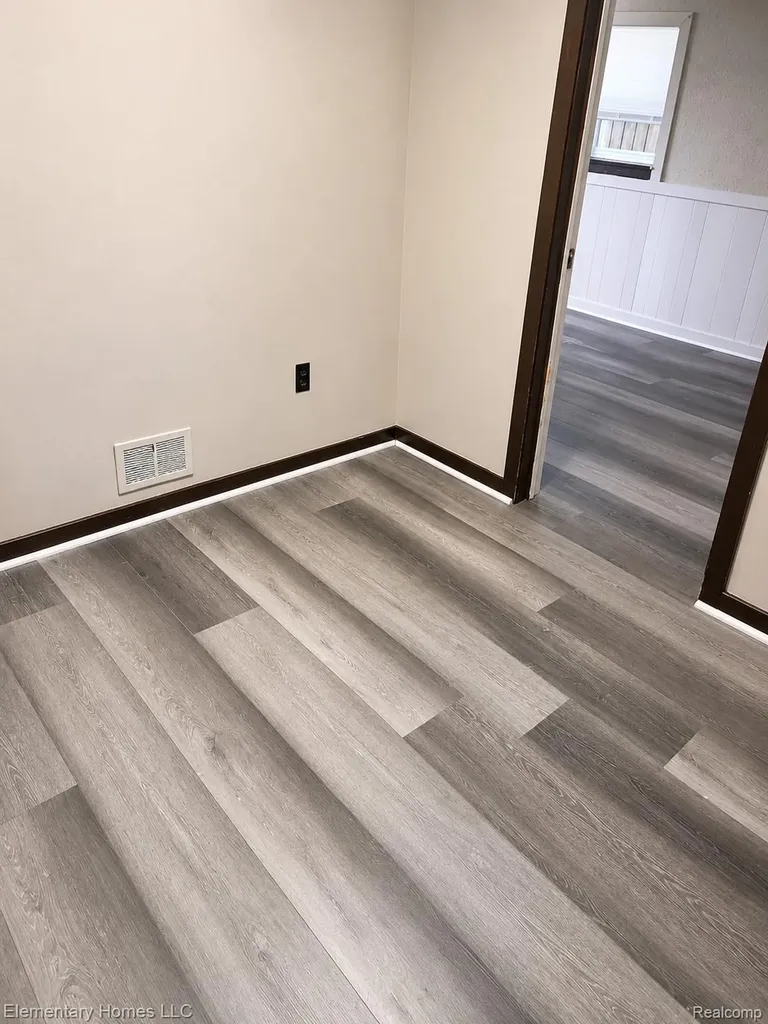 31709 Grove Fraser City MI 48026