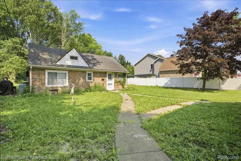 31709 Grove Fraser City MI 48026