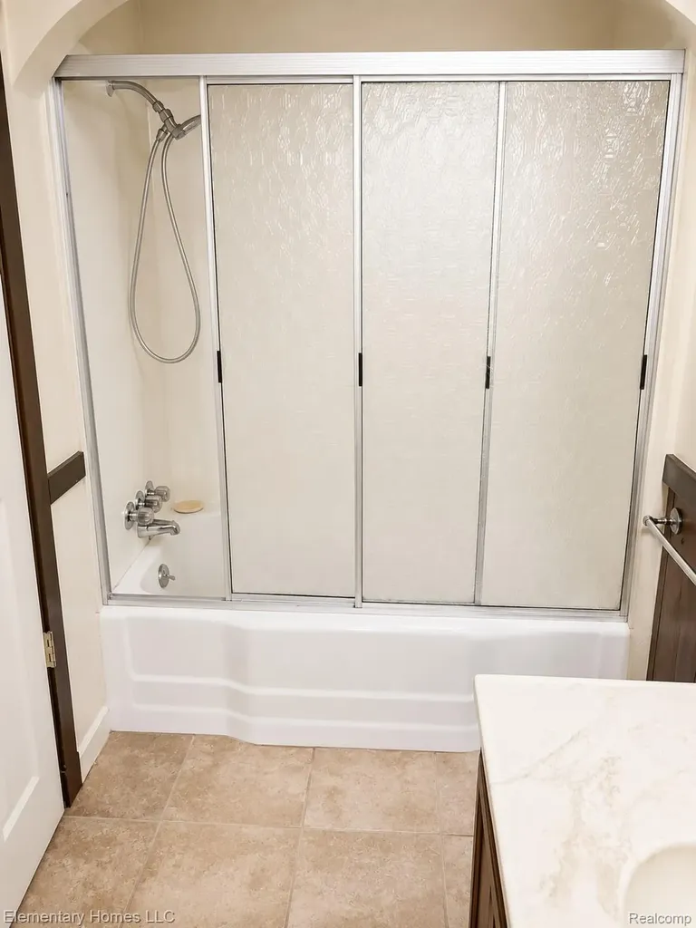 31709 Grove Fraser City MI 48026