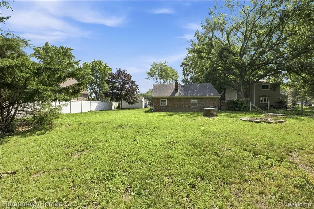 31709 Grove Fraser City MI 48026
