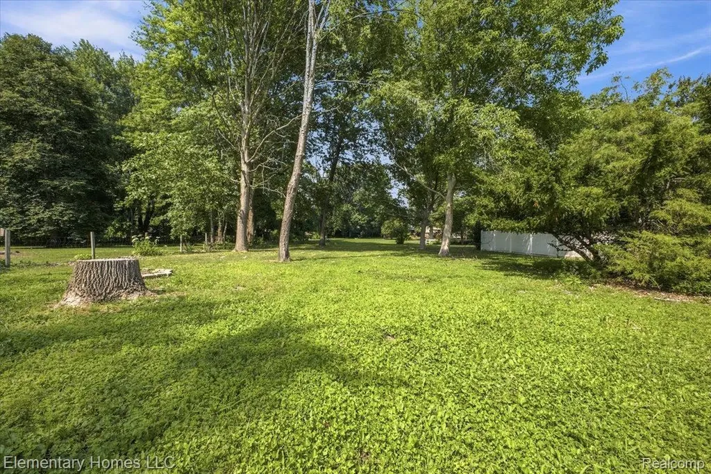 31709 Grove Fraser City MI 48026