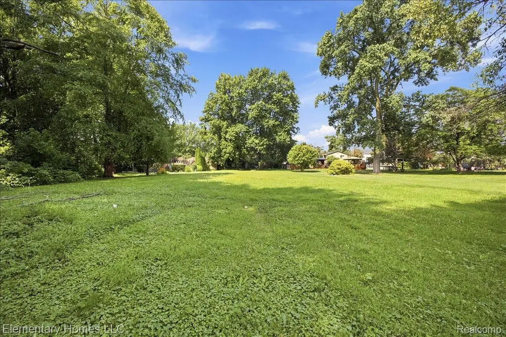 31709 Grove Fraser City MI 48026