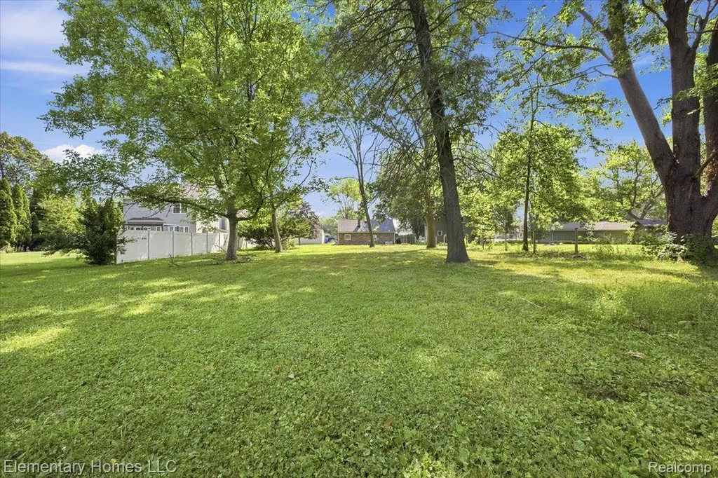 31709 Grove Fraser City MI 48026