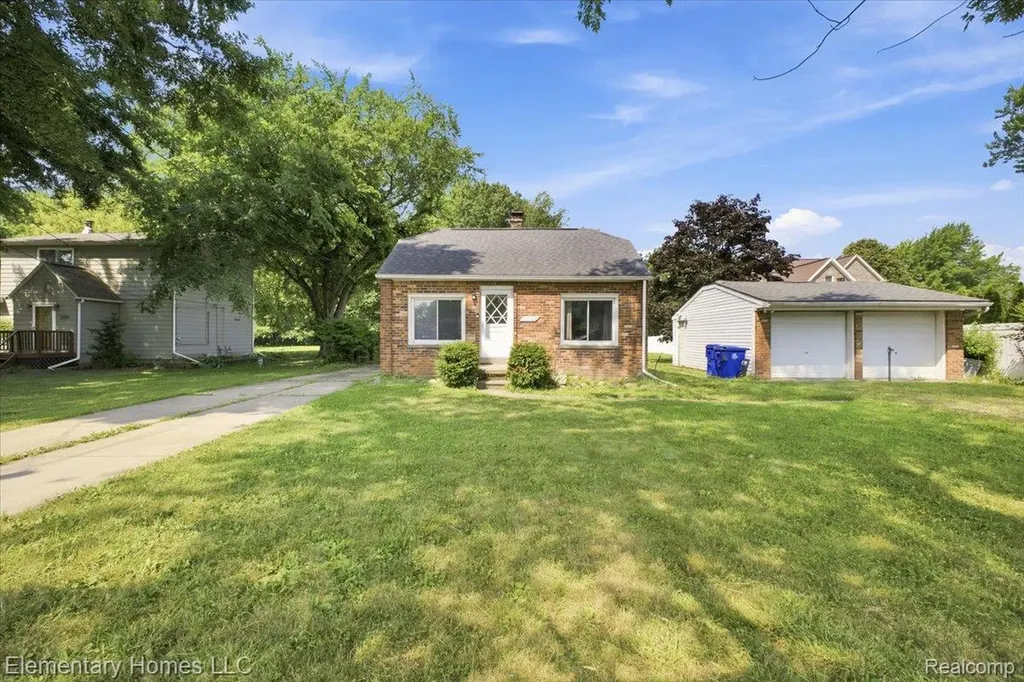 31709 Grove Fraser City MI 48026