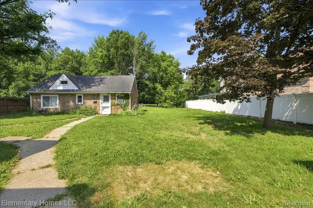 31709 Grove Fraser City MI 48026