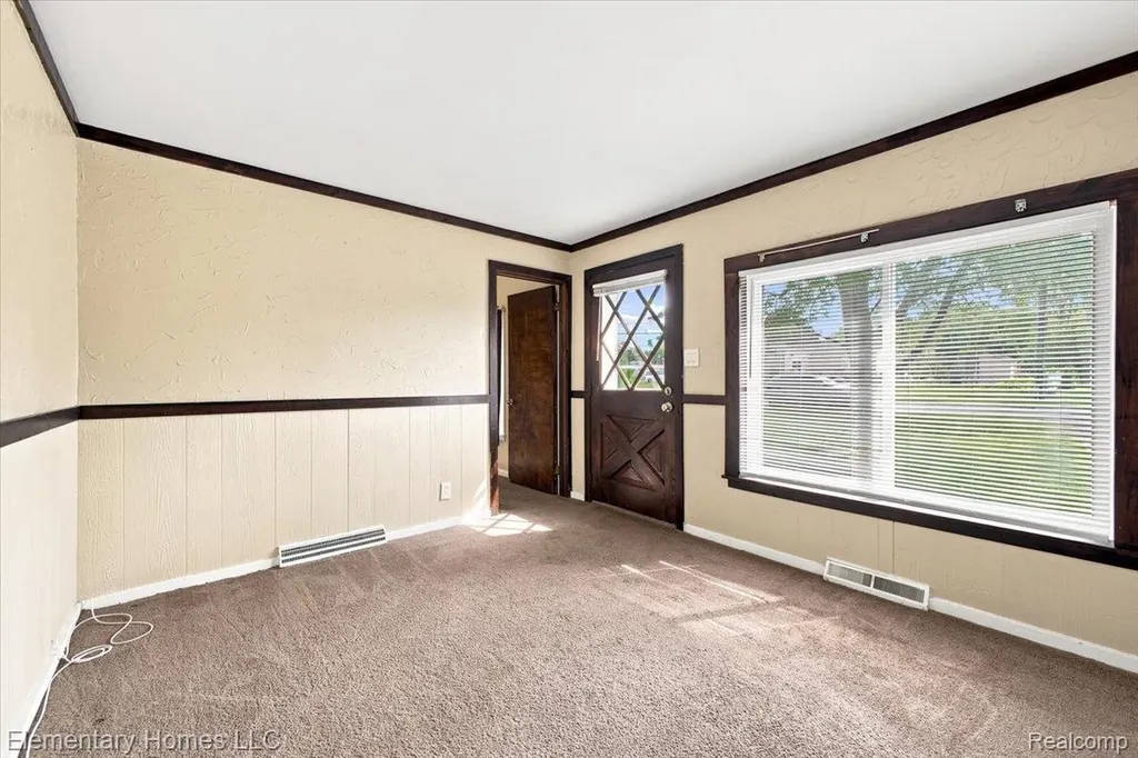 31709 Grove Fraser City MI 48026