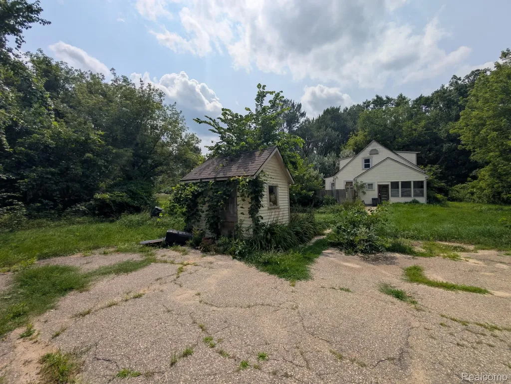 4054 W Rattalee Lake Road Rose Township MI 48442