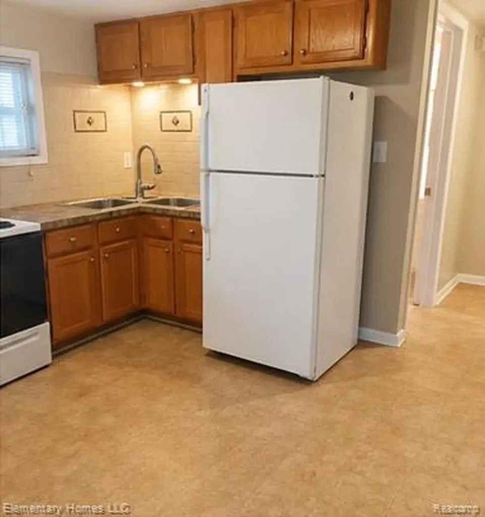 19340 Meier Street Roseville City MI 48066