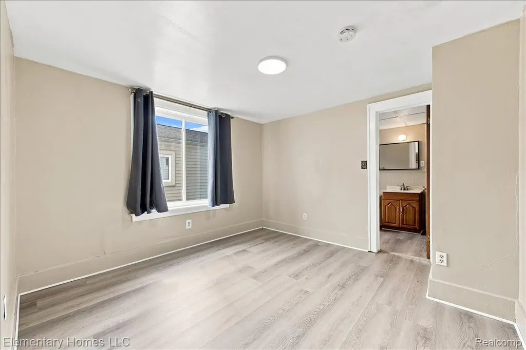 19340 Meier Street Roseville City MI 48066