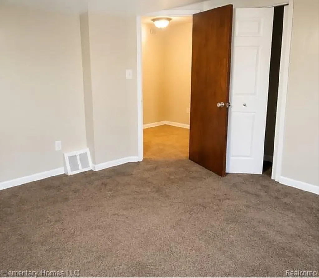 19340 Meier Street Roseville City MI 48066