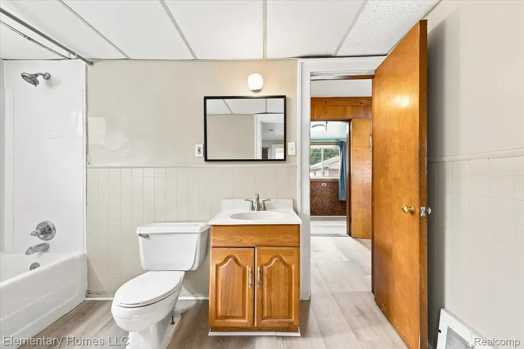 19340 Meier Street Roseville City MI 48066