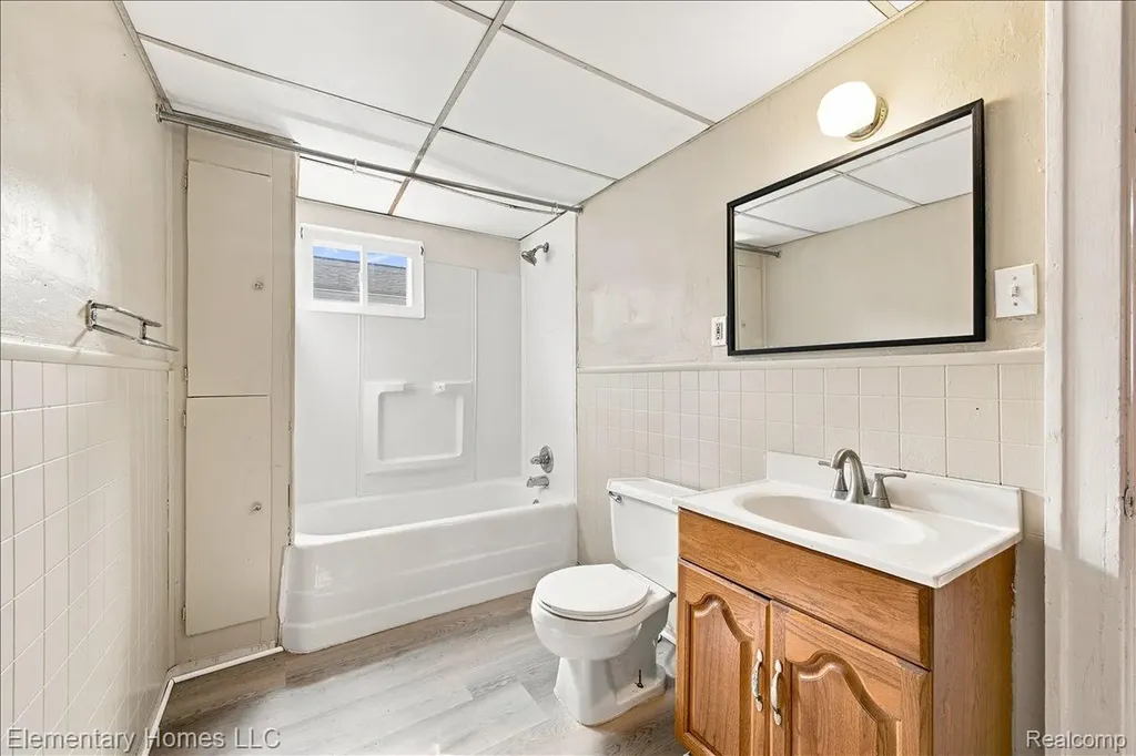 19340 Meier Street Roseville City MI 48066