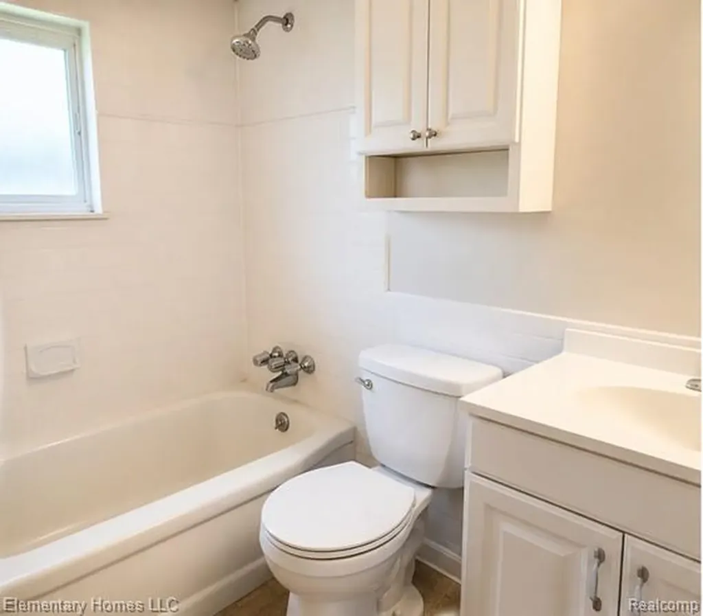 19340 Meier Street Roseville City MI 48066