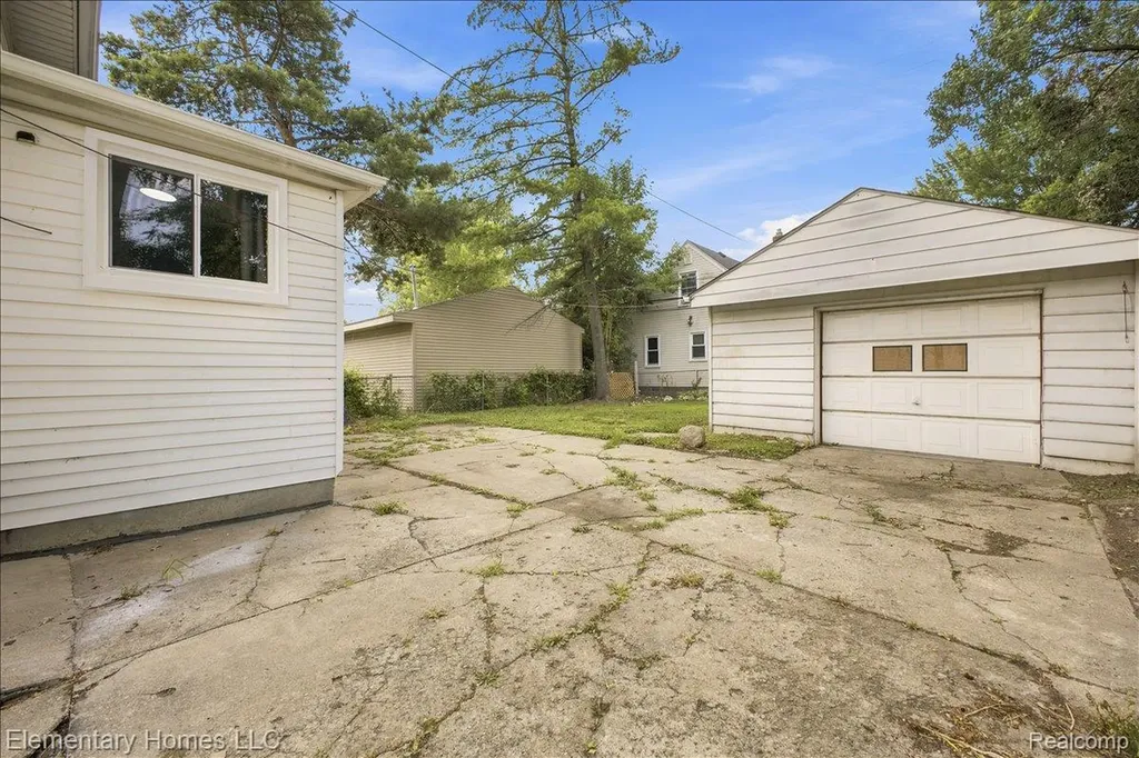 19340 Meier Street Roseville City MI 48066