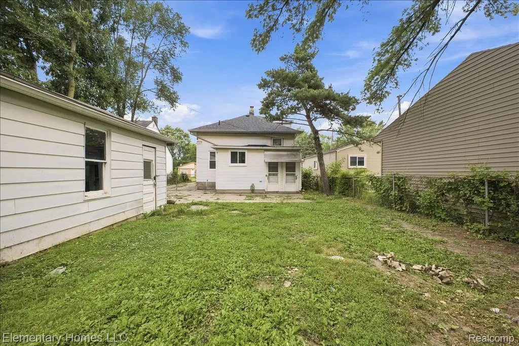 19340 Meier Street Roseville City MI 48066