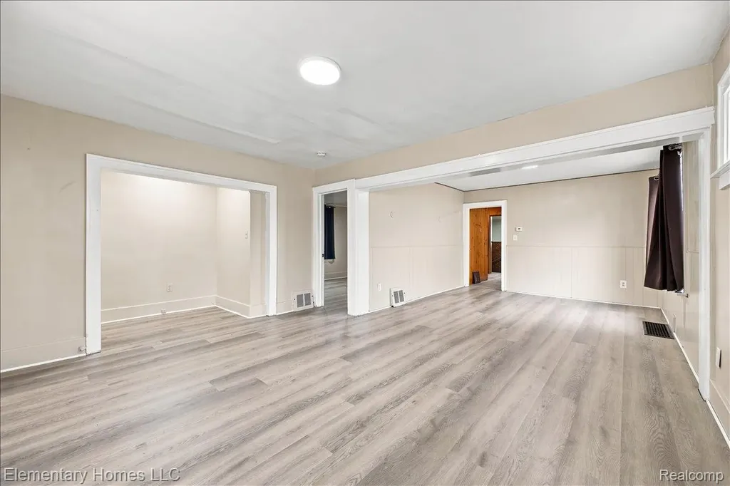19340 Meier Street Roseville City MI 48066