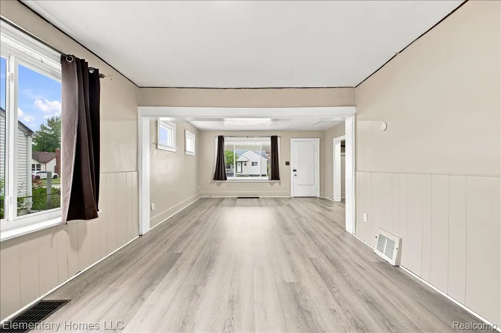 19340 Meier Street Roseville City MI 48066