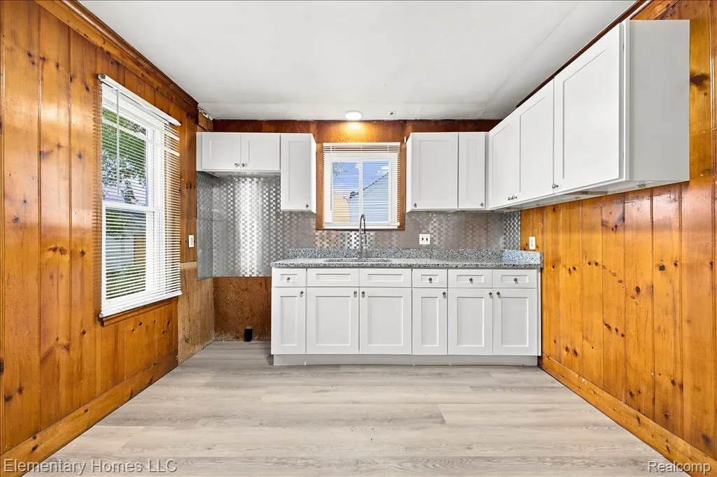 19340 Meier Street Roseville City MI 48066