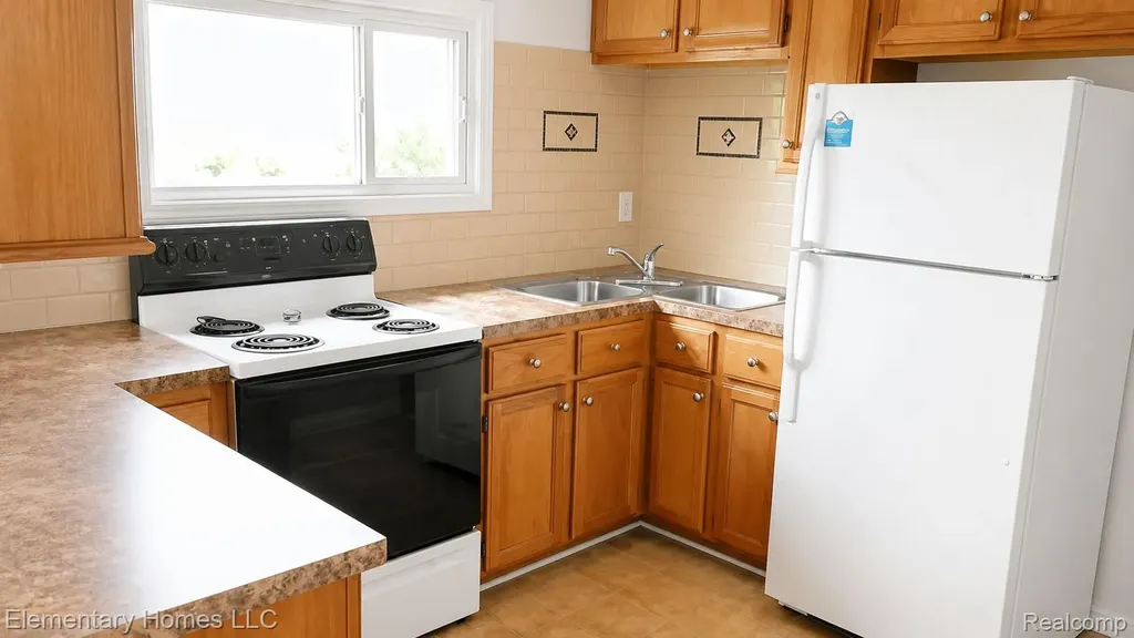 19340 Meier Street Roseville City MI 48066