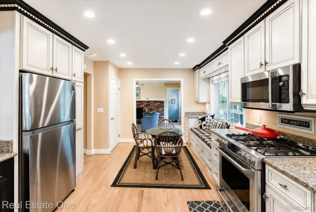 148 Clair Hill Drive Rochester Hills City MI 48309