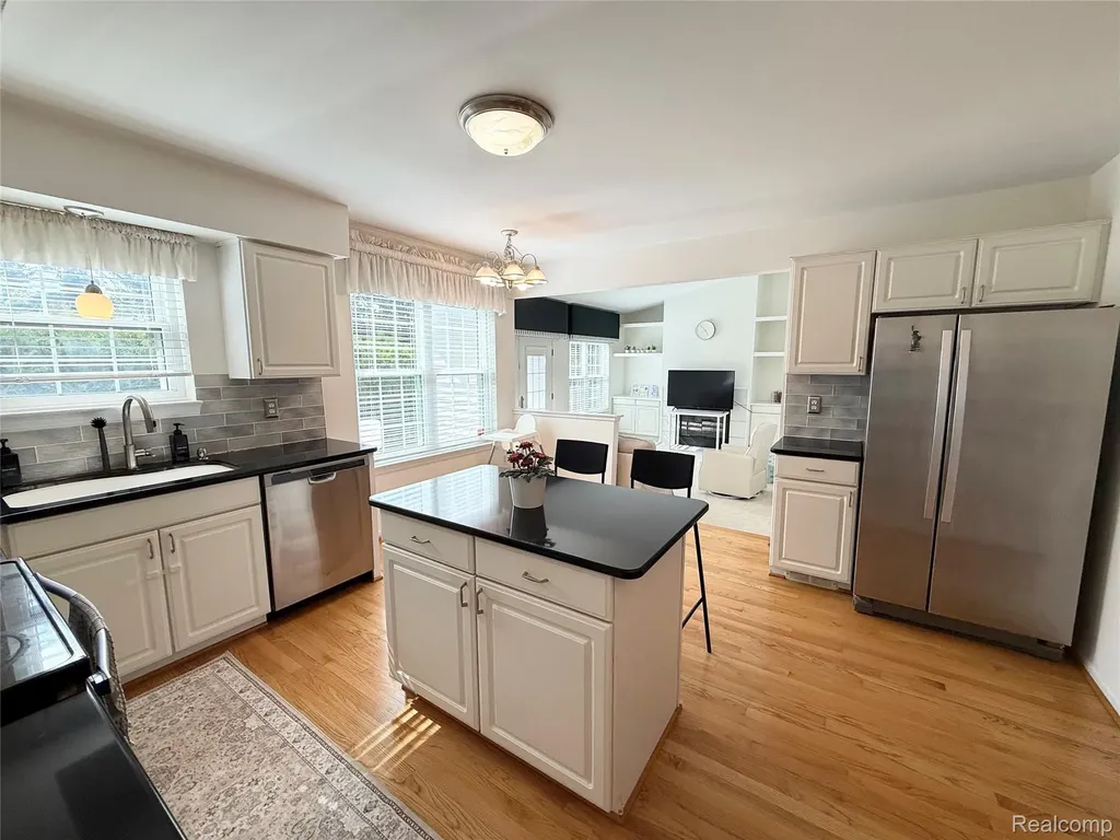 47114 Scarlet Drive S Novi City MI 48374