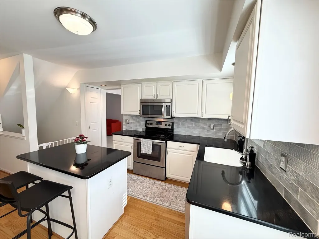 47114 Scarlet Drive S Novi City MI 48374