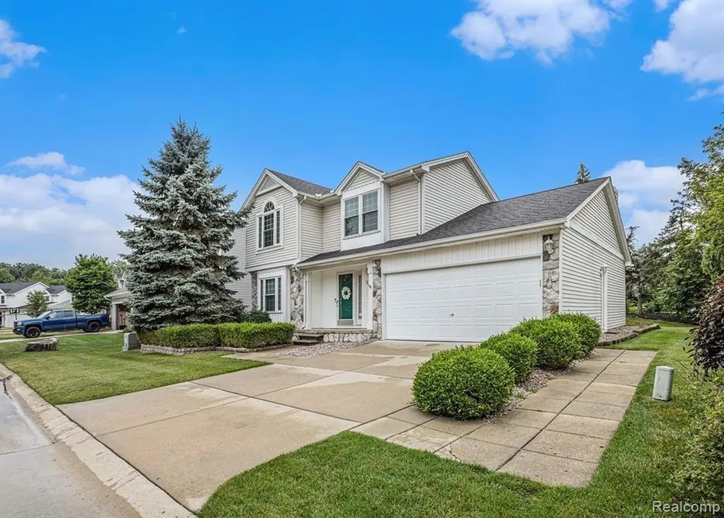 47114 Scarlet Drive S Novi City MI 48374