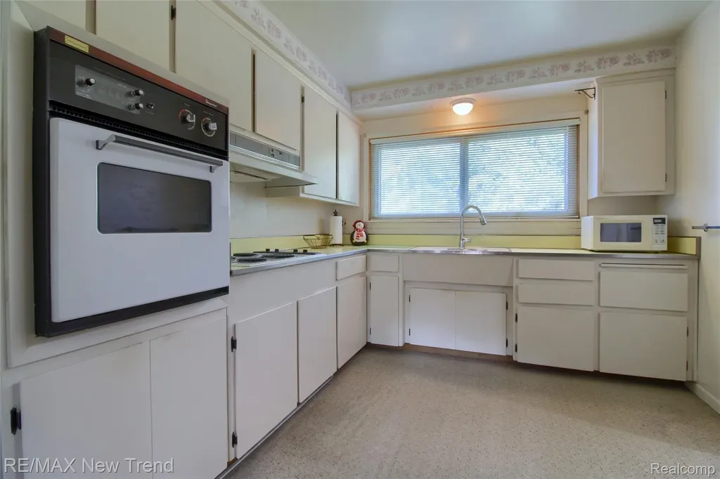 28311 Kirkside Lane Farmington Hills City MI 48334